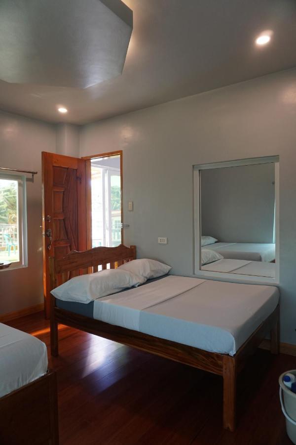 L Cafe Restobar & Lyn'S Guest House San Juan  Extérieur photo
