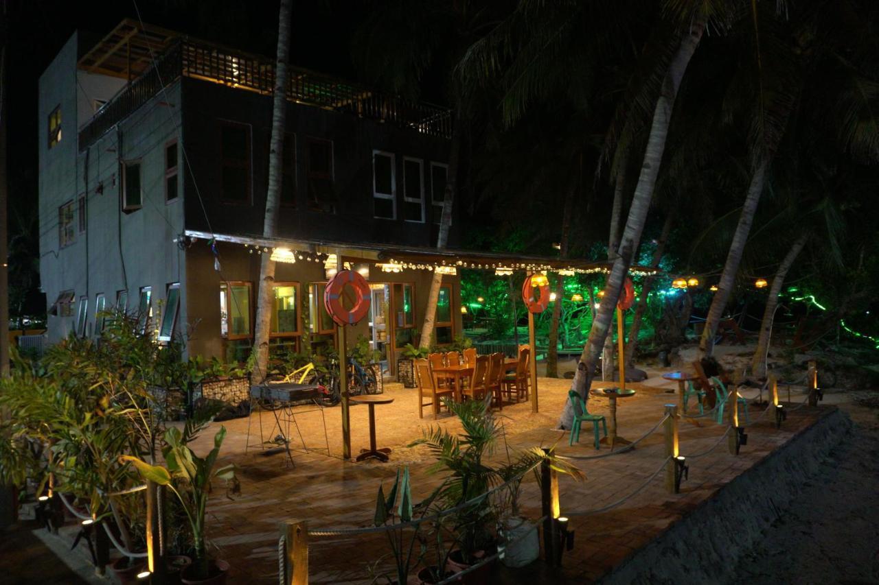 L Cafe Restobar & Lyn'S Guest House San Juan  Extérieur photo