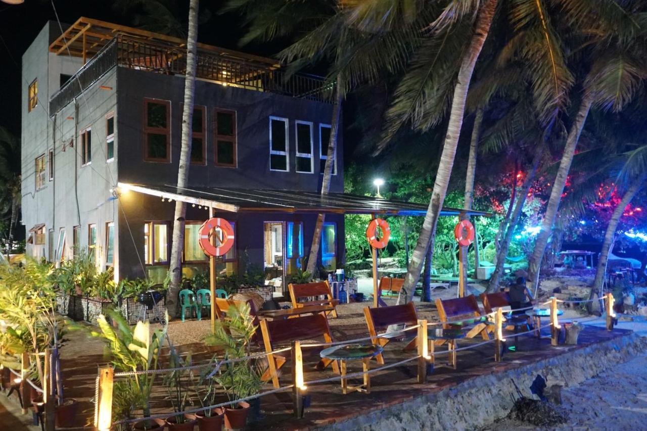 L Cafe Restobar & Lyn'S Guest House San Juan  Extérieur photo