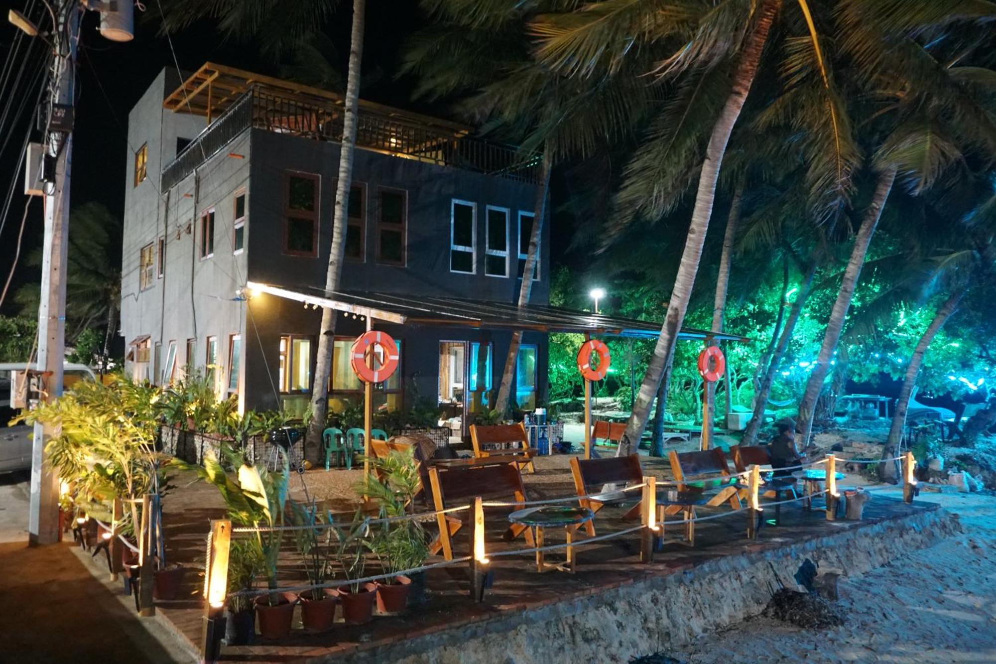 L Cafe Restobar & Lyn'S Guest House San Juan  Extérieur photo