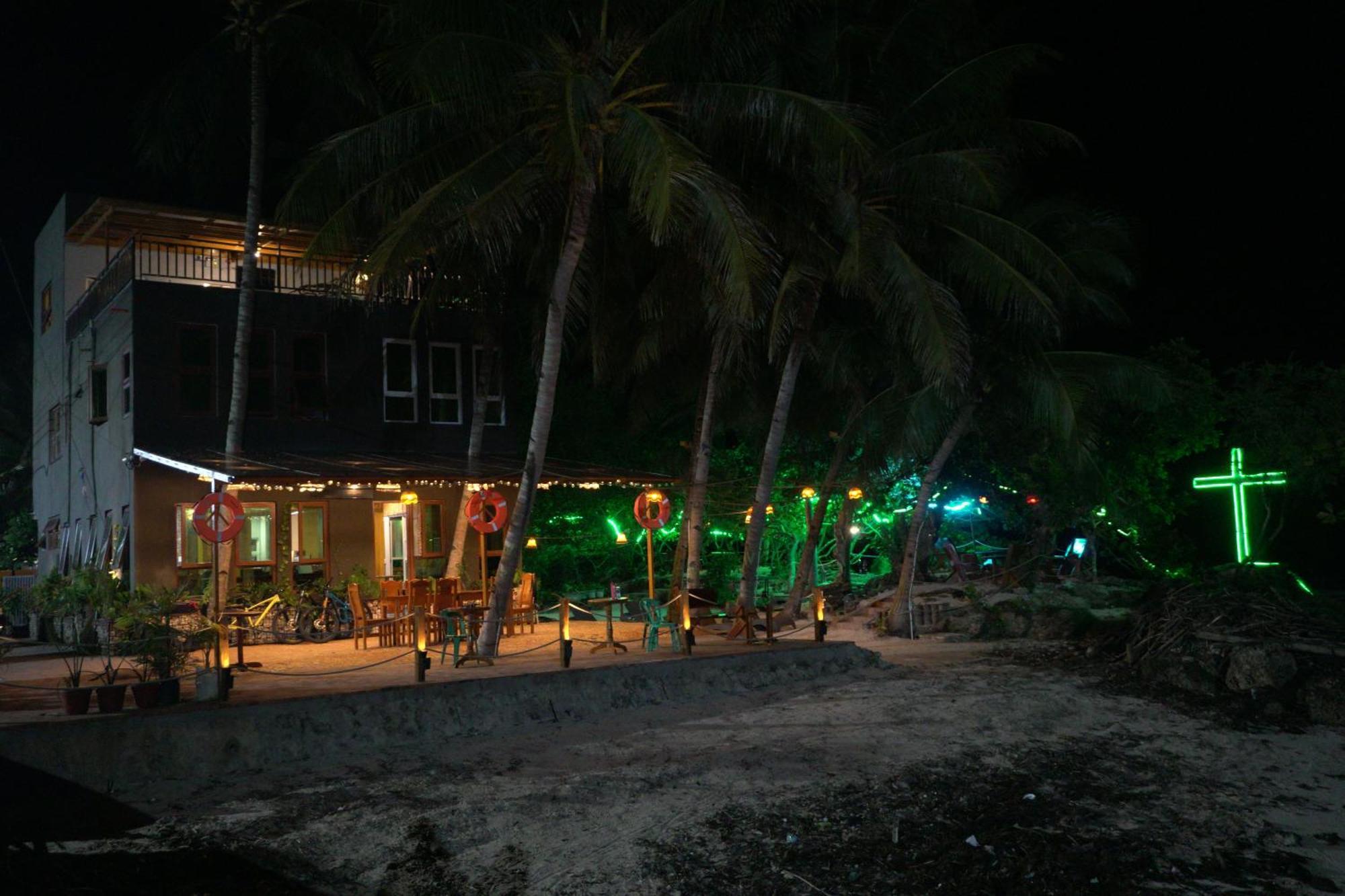 L Cafe Restobar & Lyn'S Guest House San Juan  Extérieur photo